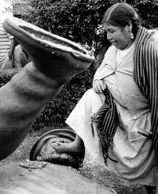 Ma nemikan tomasewaltlalwan.
Ma nemikan totlahtolwan.
Ma techkawakan tinemiskeh! 🔥✊🏽💚

Image of a P’urepécha woman stepping on the mouth of the statue of the Spanish colonizer Antonio de Mendoza after it was demolished by members of the Indigenous community during the protests of the fifth centenary in Morelia, Michoacán, 1992. Photo: La Jornada.
—
On Oct. 12, 1992: Indigenous people in Latin-America have been toppling statues of white oppressors for a long long time! “I am one of those who took down the statue. Why tell lies, things must be clear, those of the Emiliano Zapata Peasant Organization (OCEZ) did it; that is the historical truth.” 

The statue of Mazariegos, “symbol of the conquest, colonialism, exploitation, racism and looting”, was placed in front of the Santo Domingo temple and was demolished when thousands of people marched to commemorate the 500 years of Indigenous and popular resistance, and protesting the repression that prevailed.

Some of the phrases that were read on their cards expressed phrases such as: "Today marks 500 years of theft, death and destruction of the indigenous people", "October 12, day of misfortune" or "Christopher Columbus, bald ass." Two years later, in January 1994, in Chiapas there would be another uprising, now armed and more organized, called the Zapatista Army of National Liberation, made up of the Tsotsil, Tseltal, Tojolabal, Ch'ol and Zoque Indigenous peoples.

#indigenouspeoplesday #decolonizationday #indigenous #EZLN #ZAPATISTAS #Tsotsil #Tseltal #Tojolabal #Ch'ol #Zoque #chiapas #christophercolumbitch